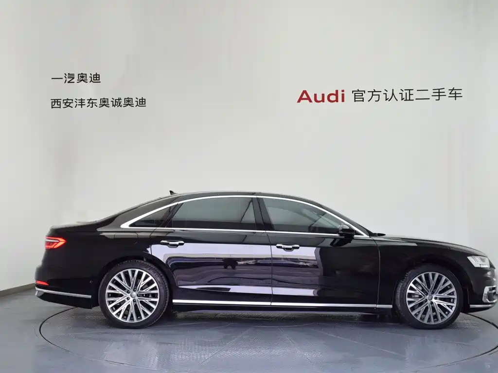 Фото 3 - Audi A8
