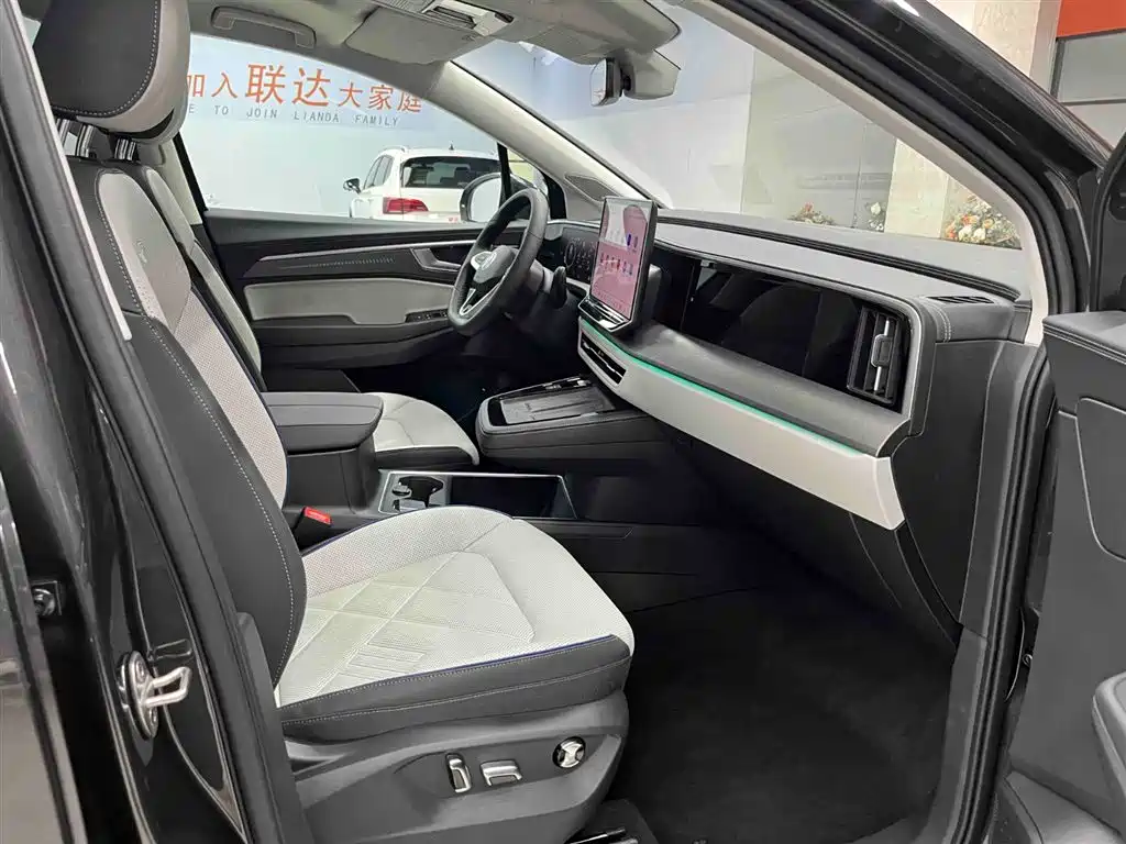 Volkswagen Talagon 2025 450TSI R-Line 6-Seater фото 13