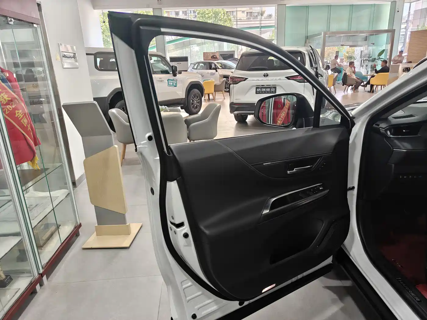 Toyota Lingfang HARRIER 2022 2.0L CVT 2WD Premium Edition фото 20