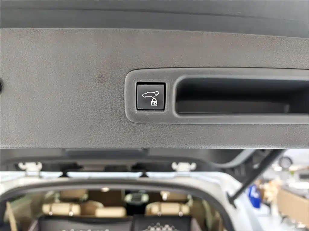 Toyota Granvia 2023 2.5L Hybrid Prestige PLUS Edition фото 24