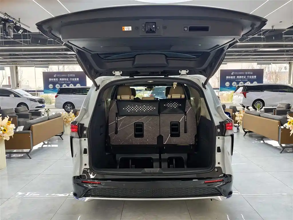 Toyota Granvia 2023 2.5L Hybrid Prestige PLUS Edition фото 23