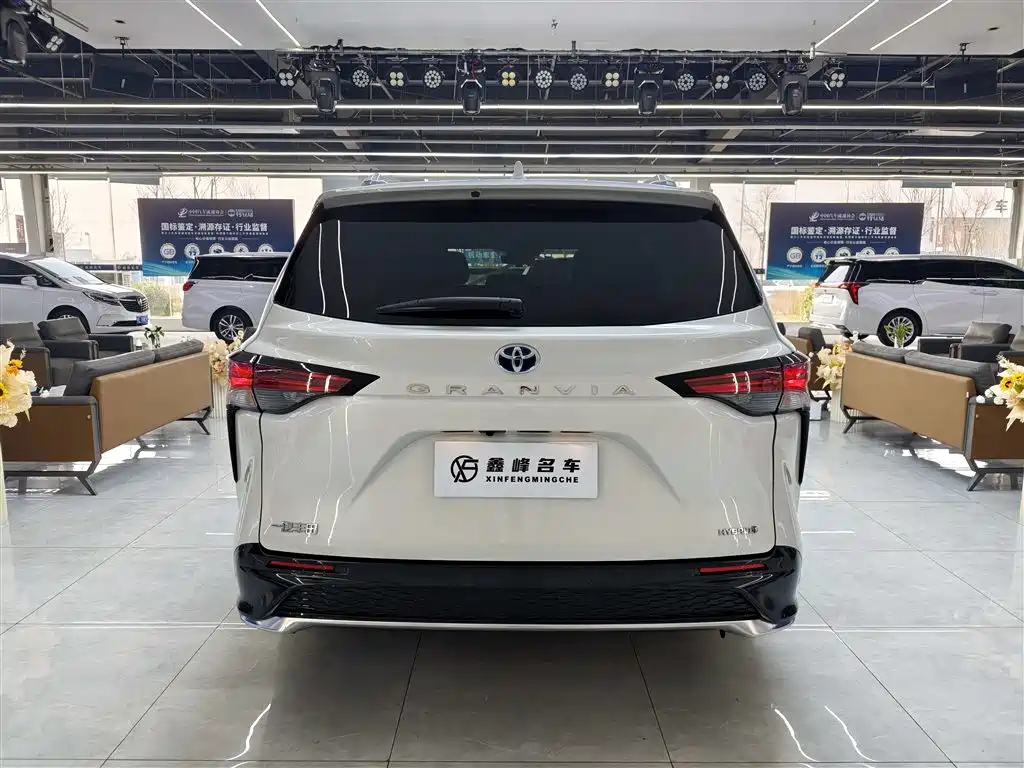 Toyota Granvia 2023 2.5L Hybrid Prestige PLUS Edition фото 21