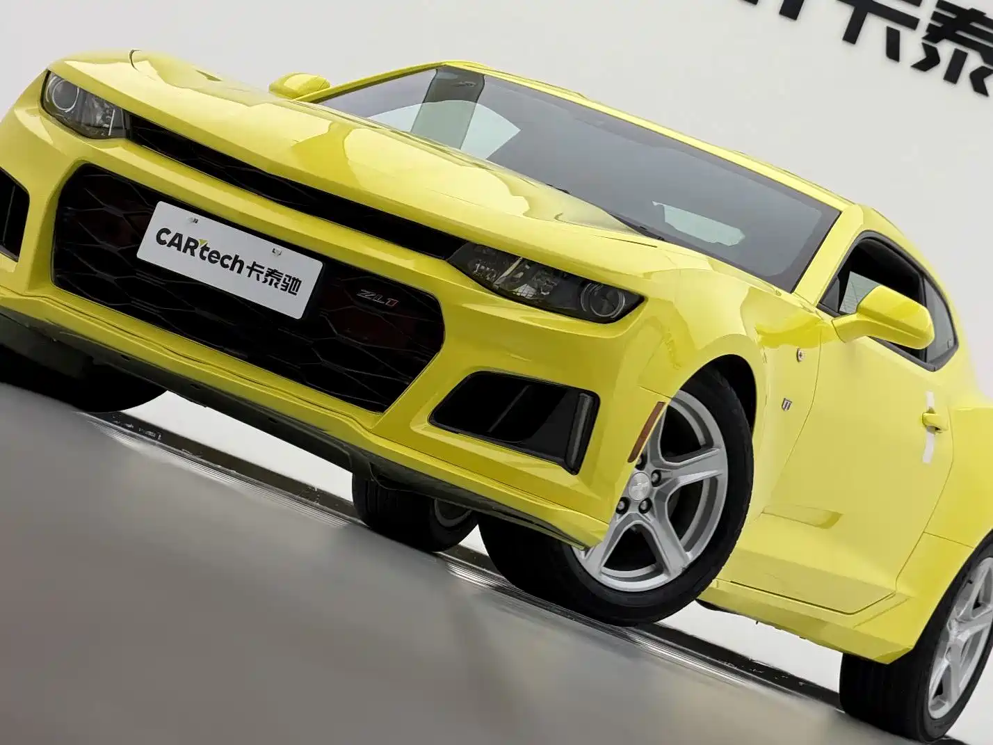 Photo 13 - Chevrolet Camaro