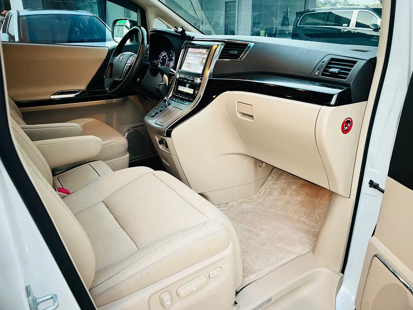 Toyota Alphard 2012 3.5L Luxury Edition фото 9