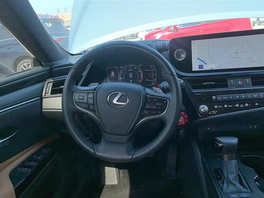 Lexus ES 2023 200 Excellence Edition фото 15