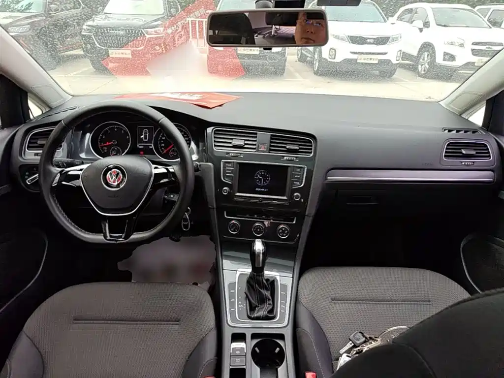 Volkswagen Golf 2017 230TSI Auto Comfort Millionth Anniversary Edition фото 10