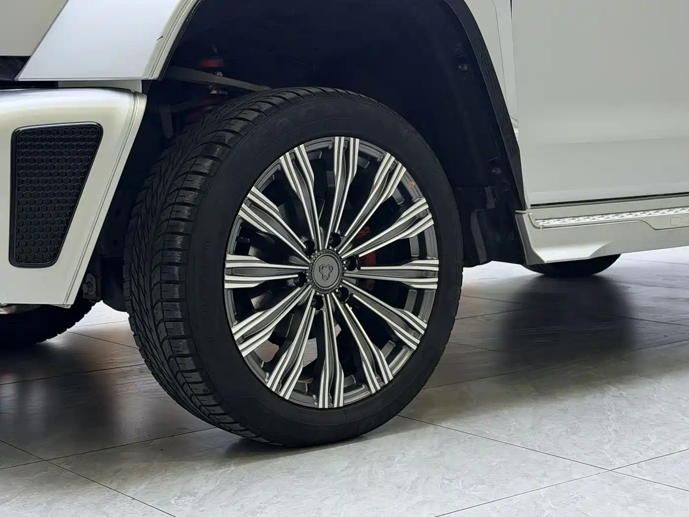 TANK CO CREATION TANK 300