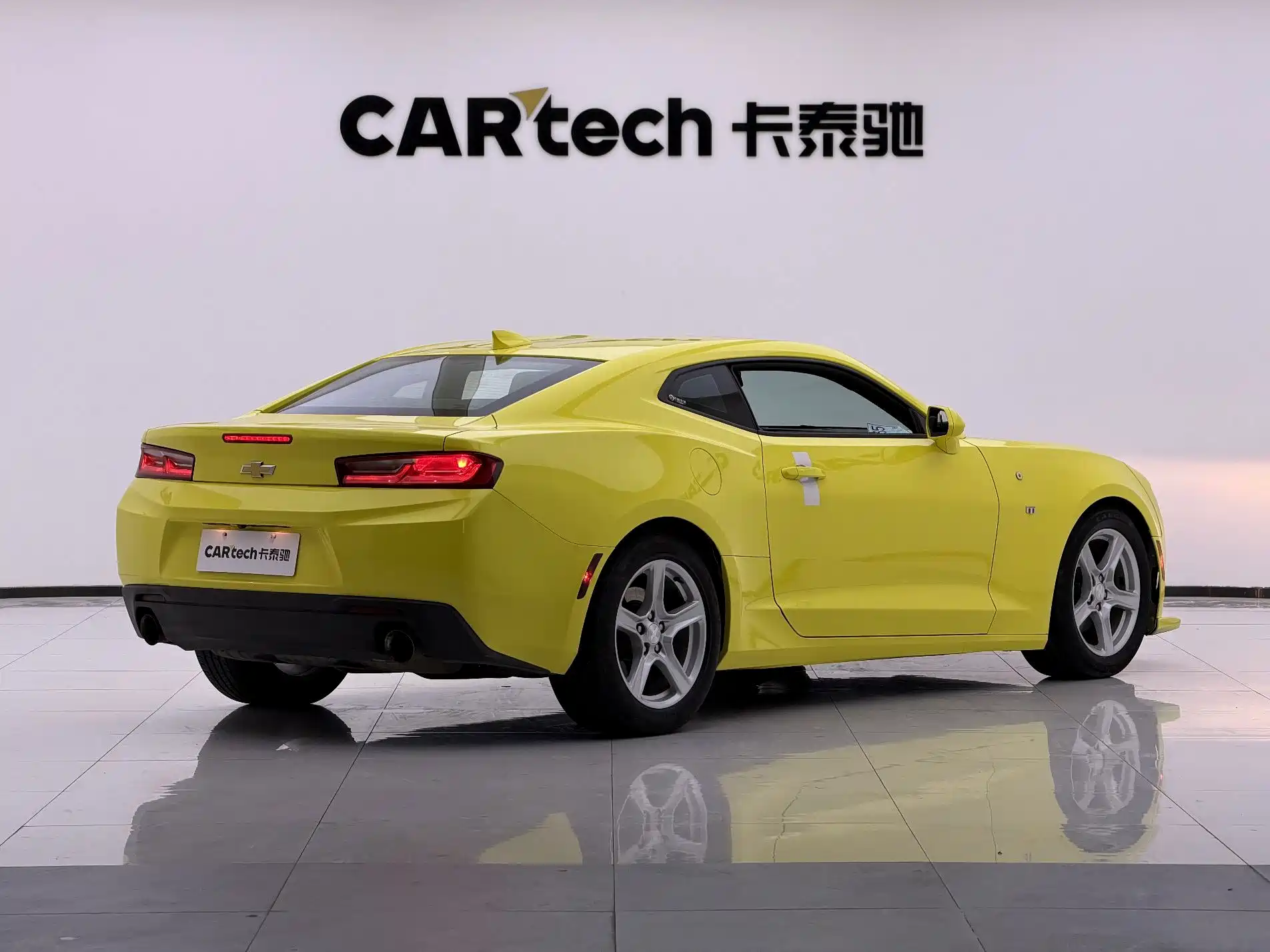 Photo 9 - Chevrolet Camaro