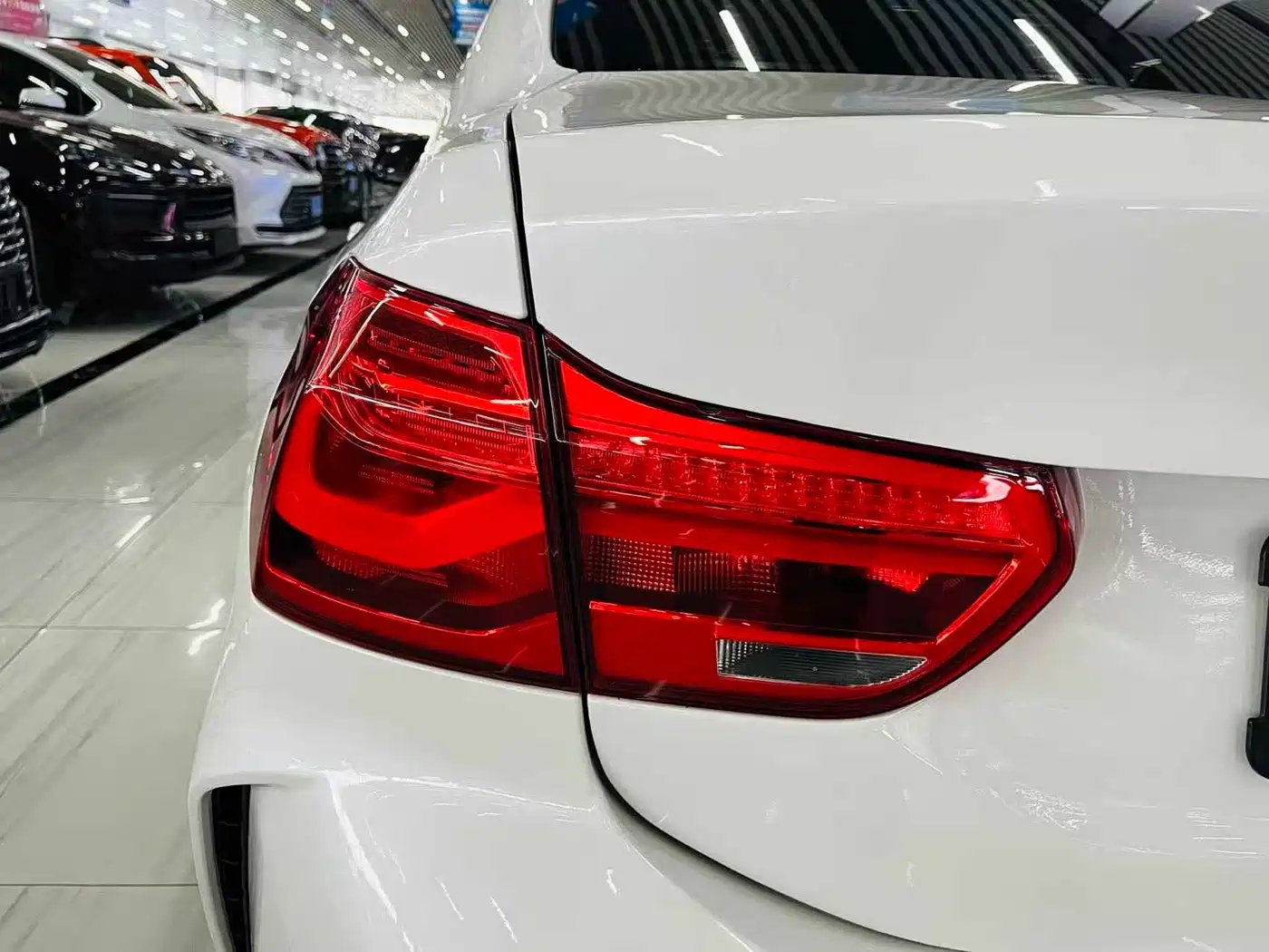 BMW 1 Series 2022 120i M Sport Shadow Edition фото 14