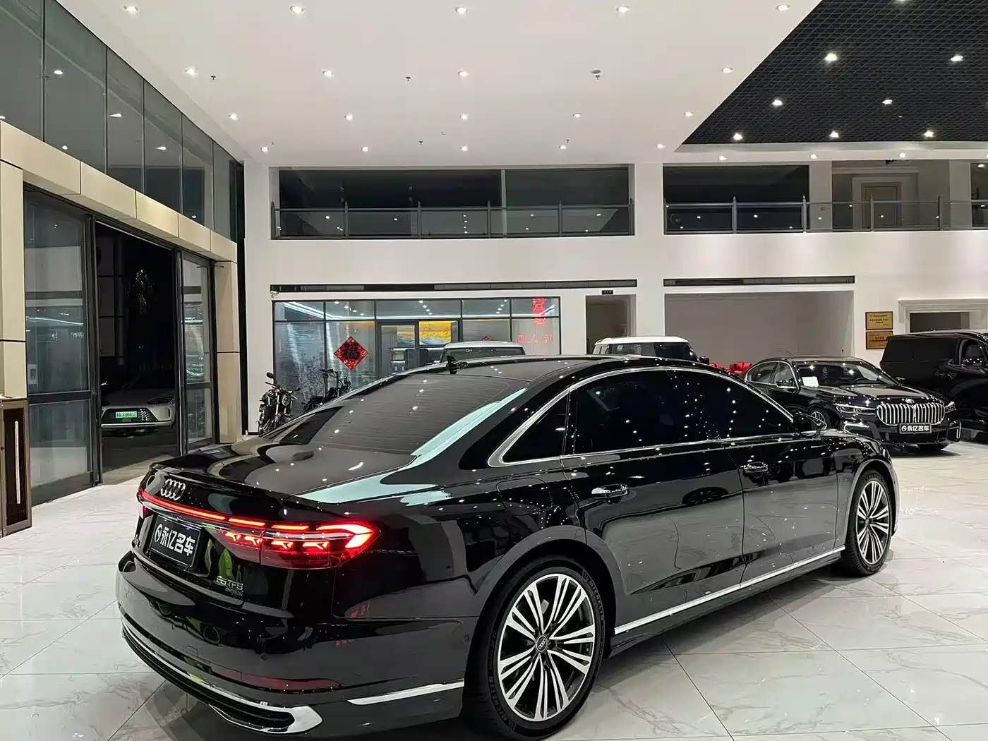 Audi A8 2023 A8L 50 TFSI quattro Exclusive фото 14