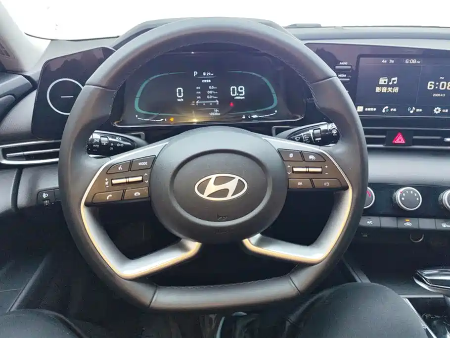 Hyundai Elantra 2023 1.5L CVT GLX Elite Edition фото 15