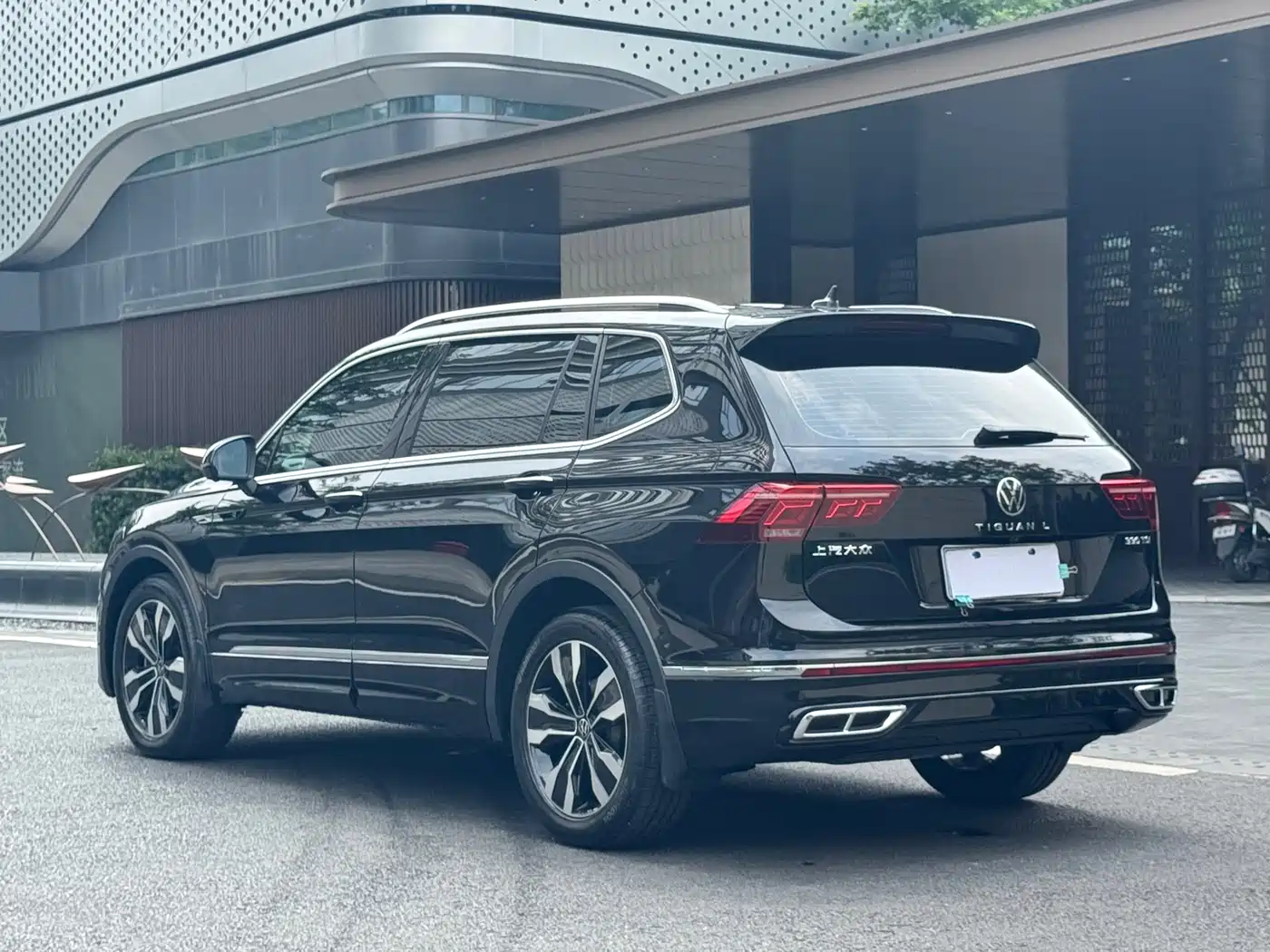 Volkswagen Tiguan L 2024 330TSI Automatic 2WD R-Line Premium Enjoyment Edition фото 31