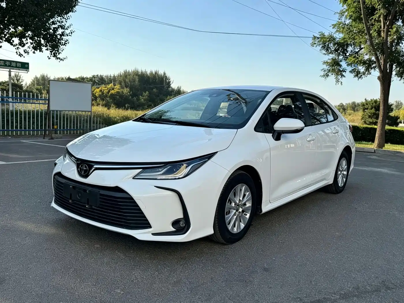Фото 2 - Toyota Corolla