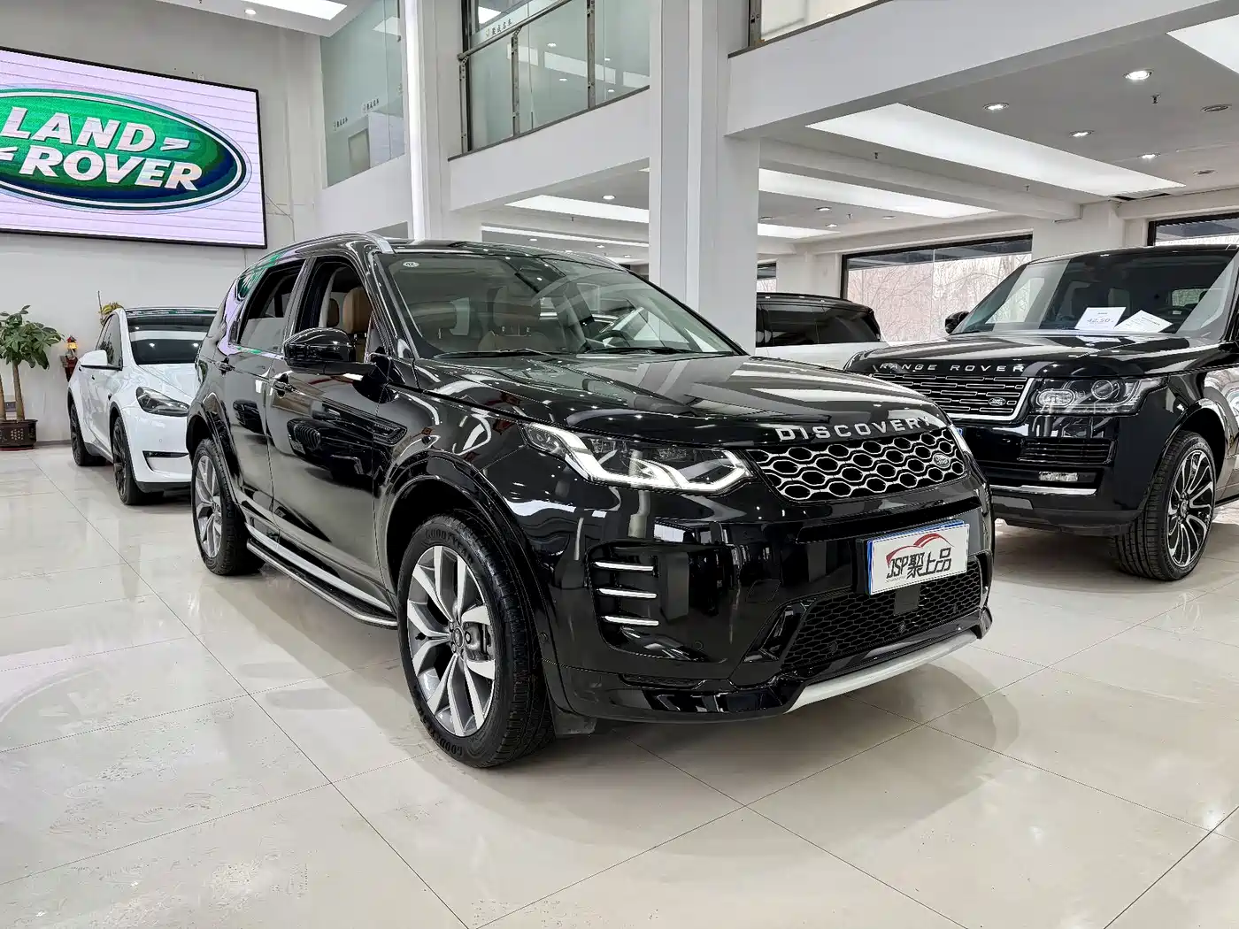 Land Rover Discovery Sport 2024 Luxury Custom Edition фото 3