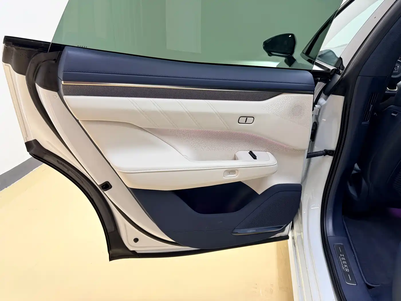 ZEEKR EXTREME KRYPTON 001