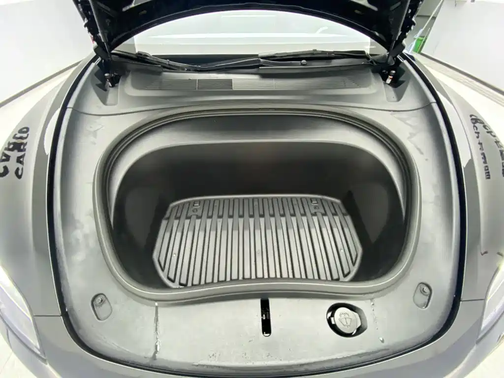Фото 12 - Tesla Model 3