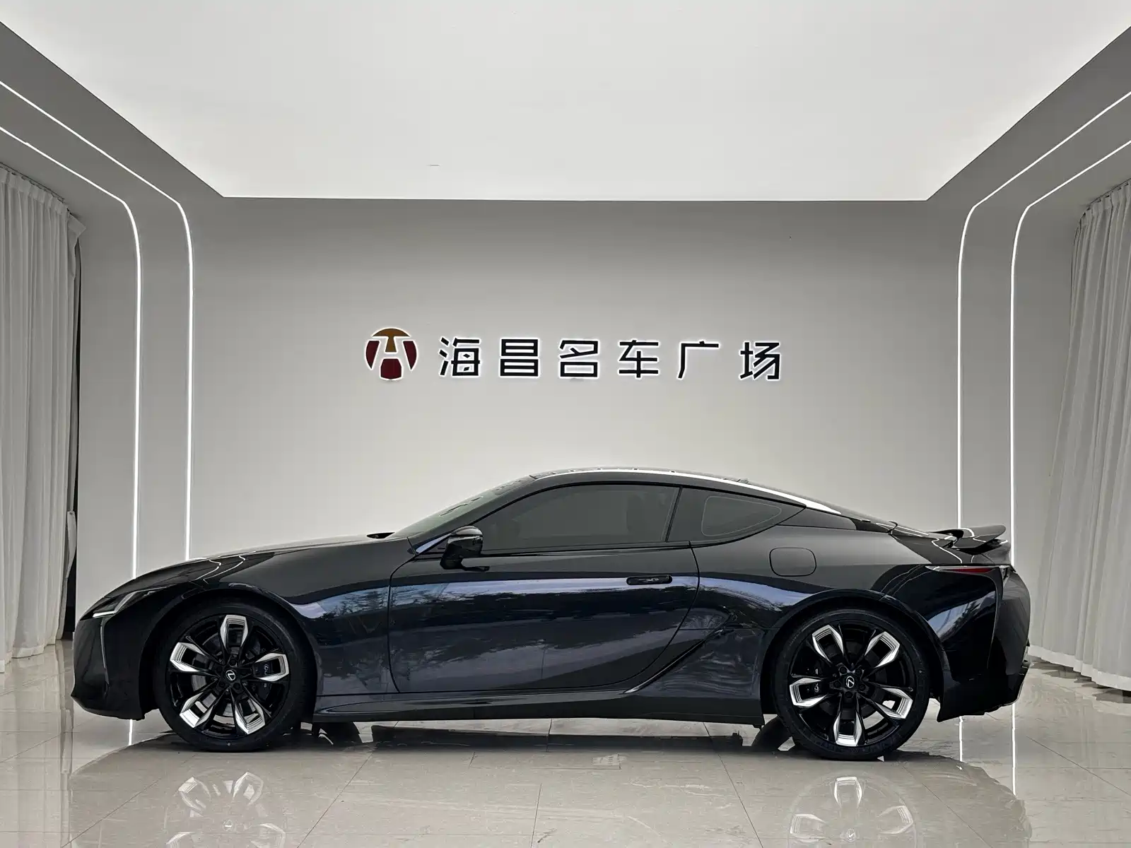 Фото 3 - Lexus LC