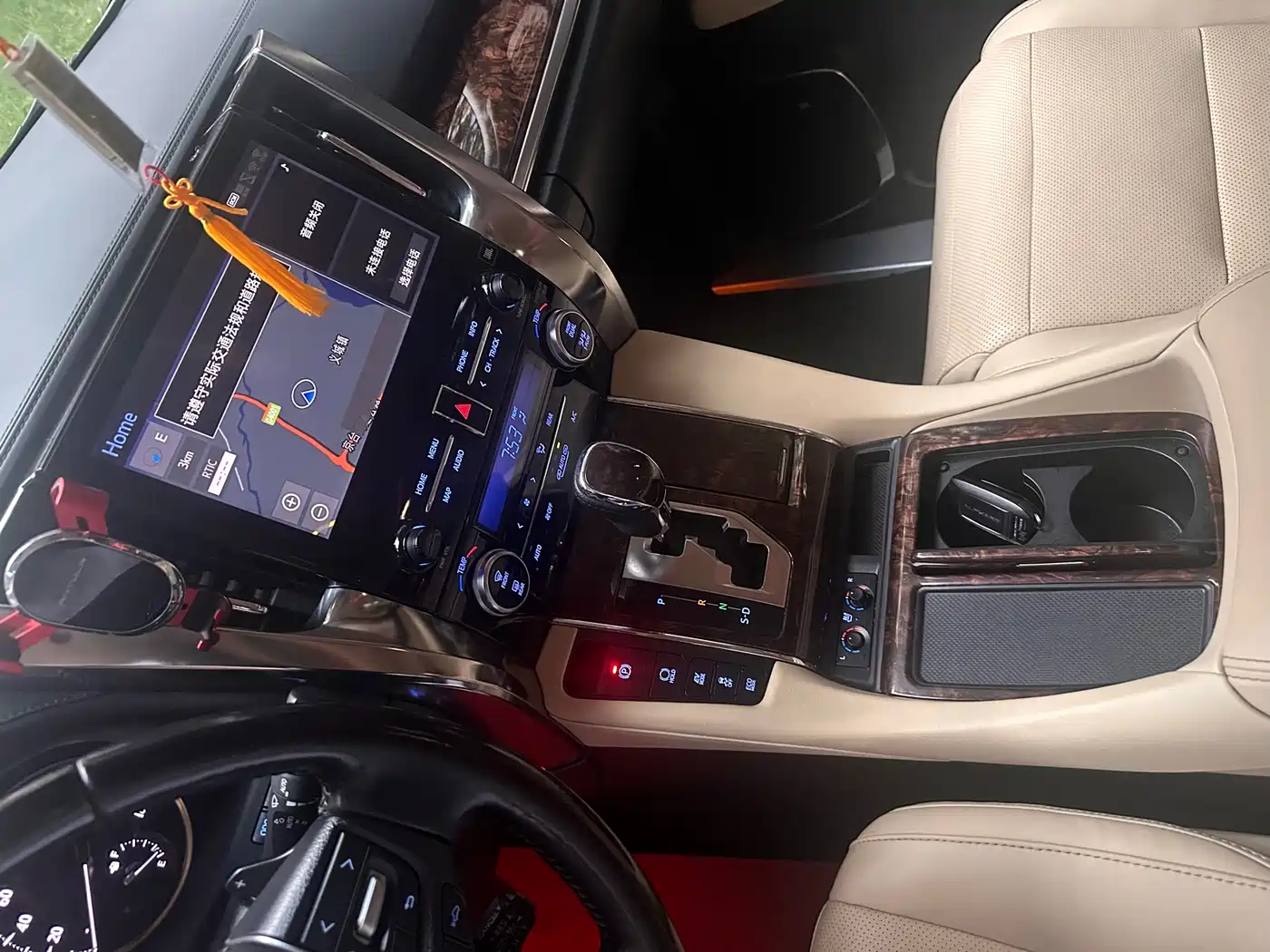 Toyota Alphard 2021 Hybrid 2.5L Luxury фото 4