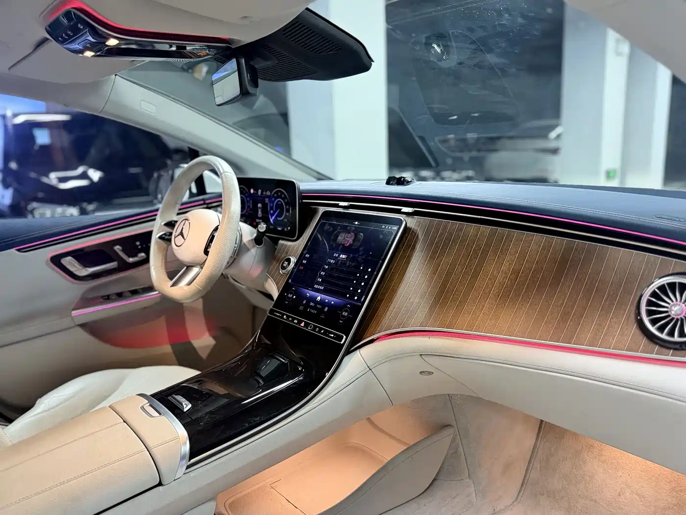 Mercedes-Benz EQE 2025 2025 Model 500 4MATIC Luxury Edition