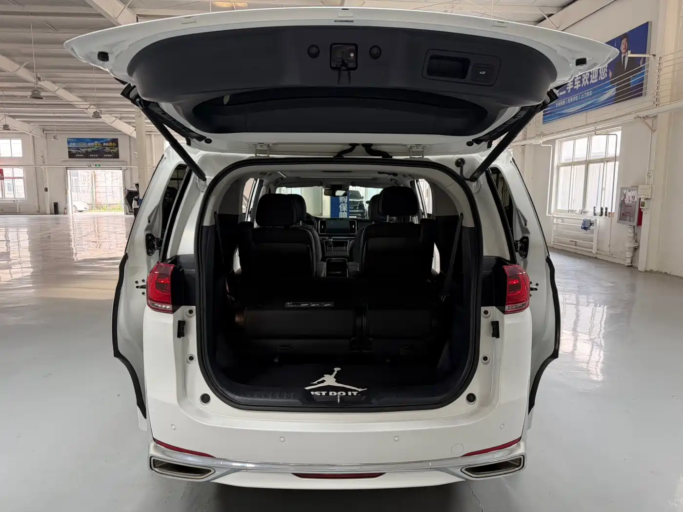 GAC Trumpchi Trumpchi M8 2023 Leading Series 390T Ultimate Edition фото 16