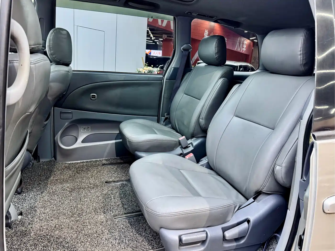 Toyota Previa фото 10