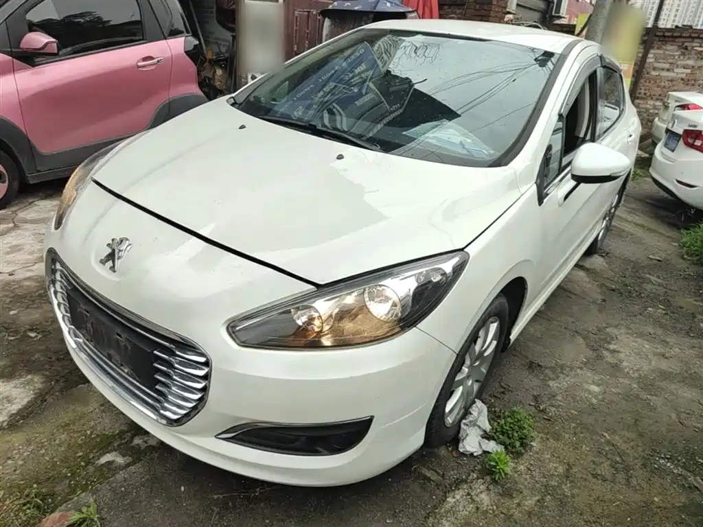 Peugeot 308 2014 Model Joy Edition Classic 1.6L Automatic Superior Style