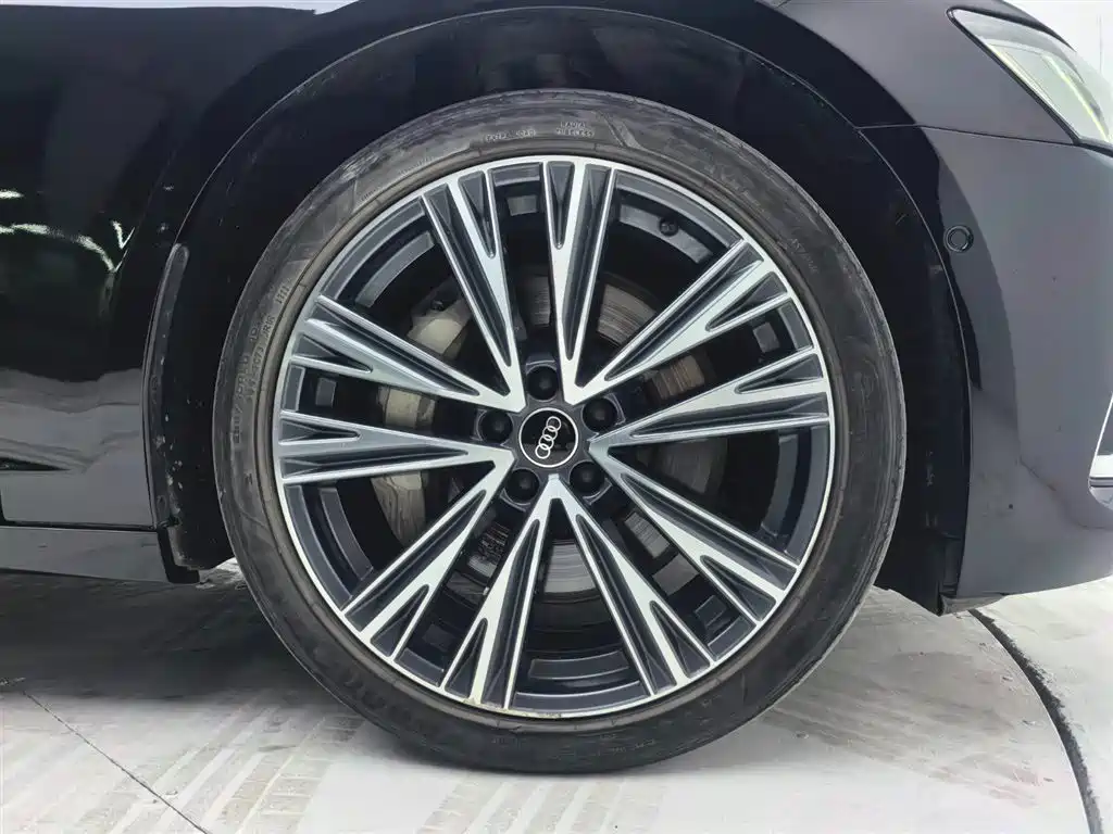Audi A6L 2023 55 TFSI quattro Exclusive Elegance фото 24