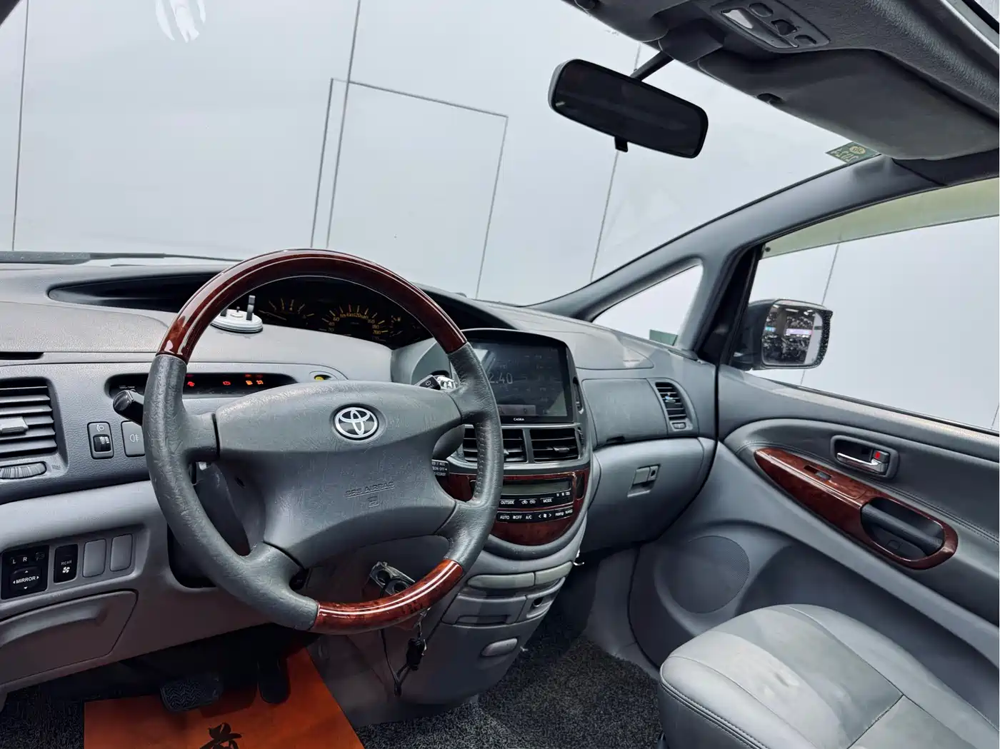 Toyota Previa фото 8