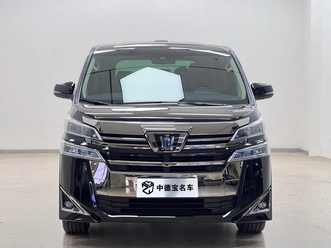Toyota Vellfire 2021 Crown Hybrid 2.5L HV Premium Edition фото 2