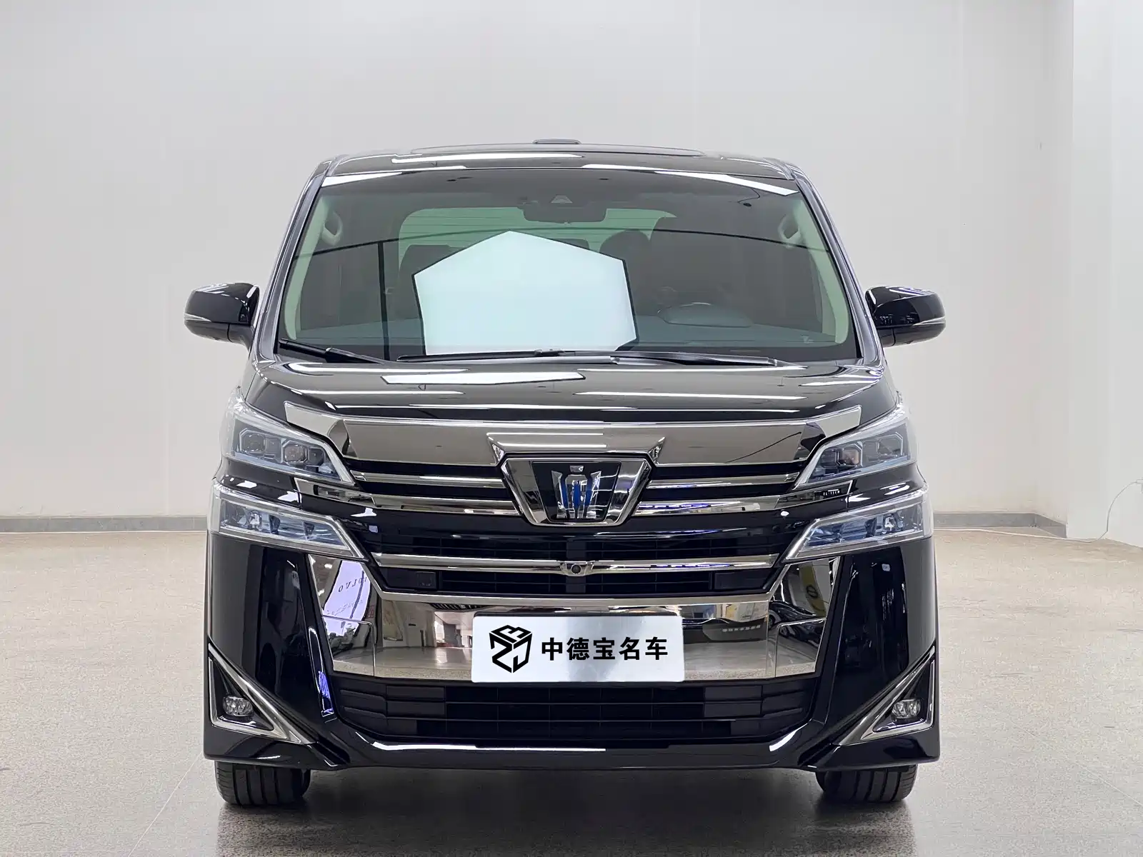 Фото 2 - Toyota Vellfire