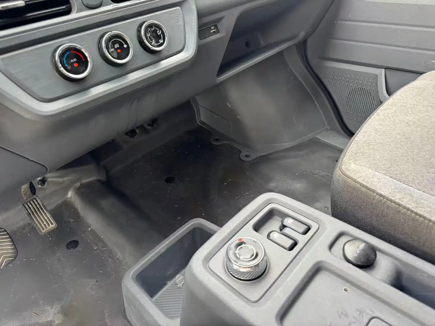 Wuling Motors Wuling Yangguang 2024 2024 300KM Comfort Bus Version 75kW