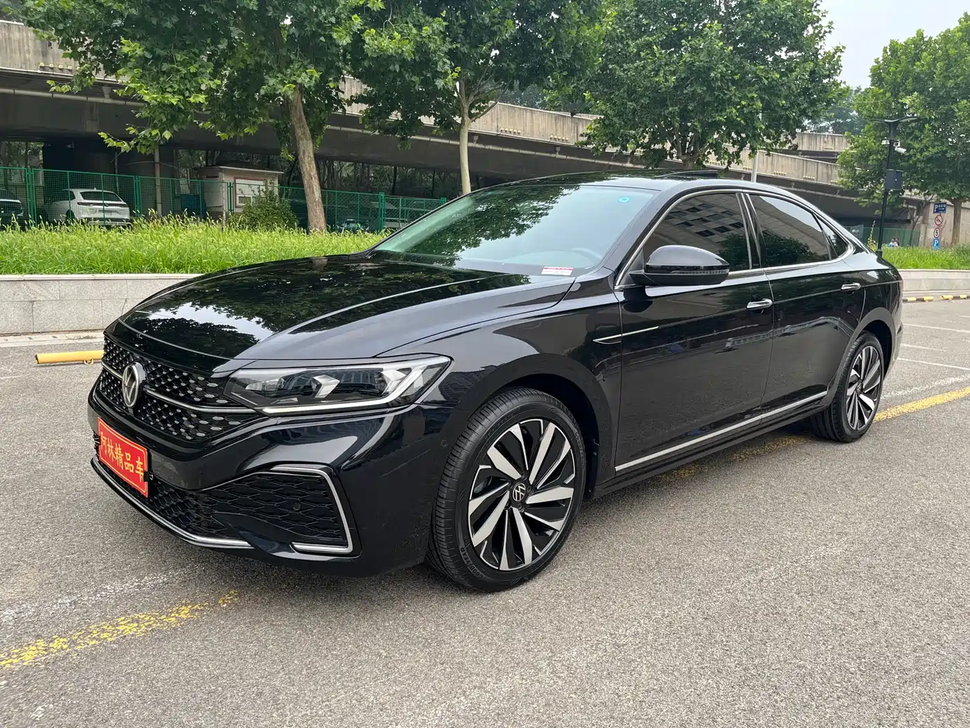 Volkswagen Passat 2022 330TSI Starlight Luxury Edition