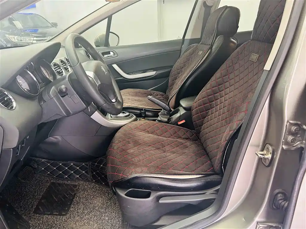 Peugeot 408 2013 2.0L Automatic Comfort Edition фото 19