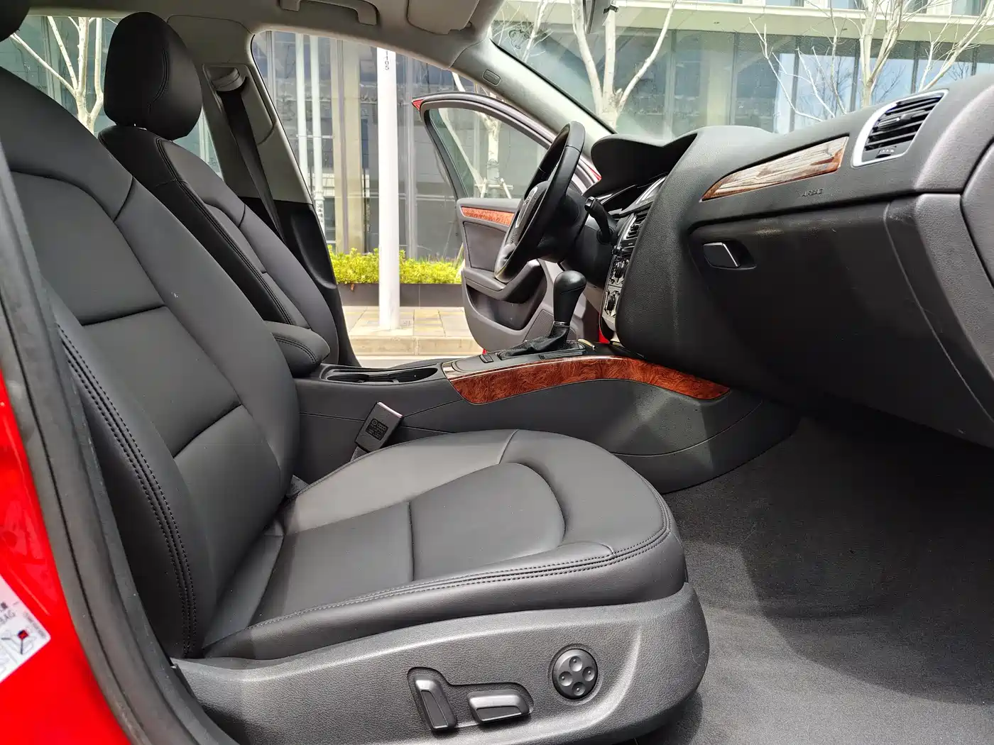 Audi A4L 2011 2.0 TFSI Standard фото 8