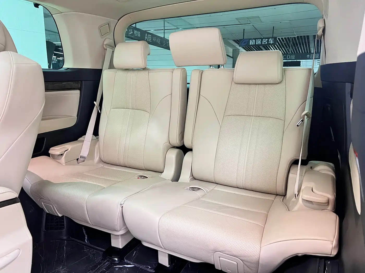 Toyota Vellfire 2021 Crown Hybrid 2.5L HV Premium Edition фото 22