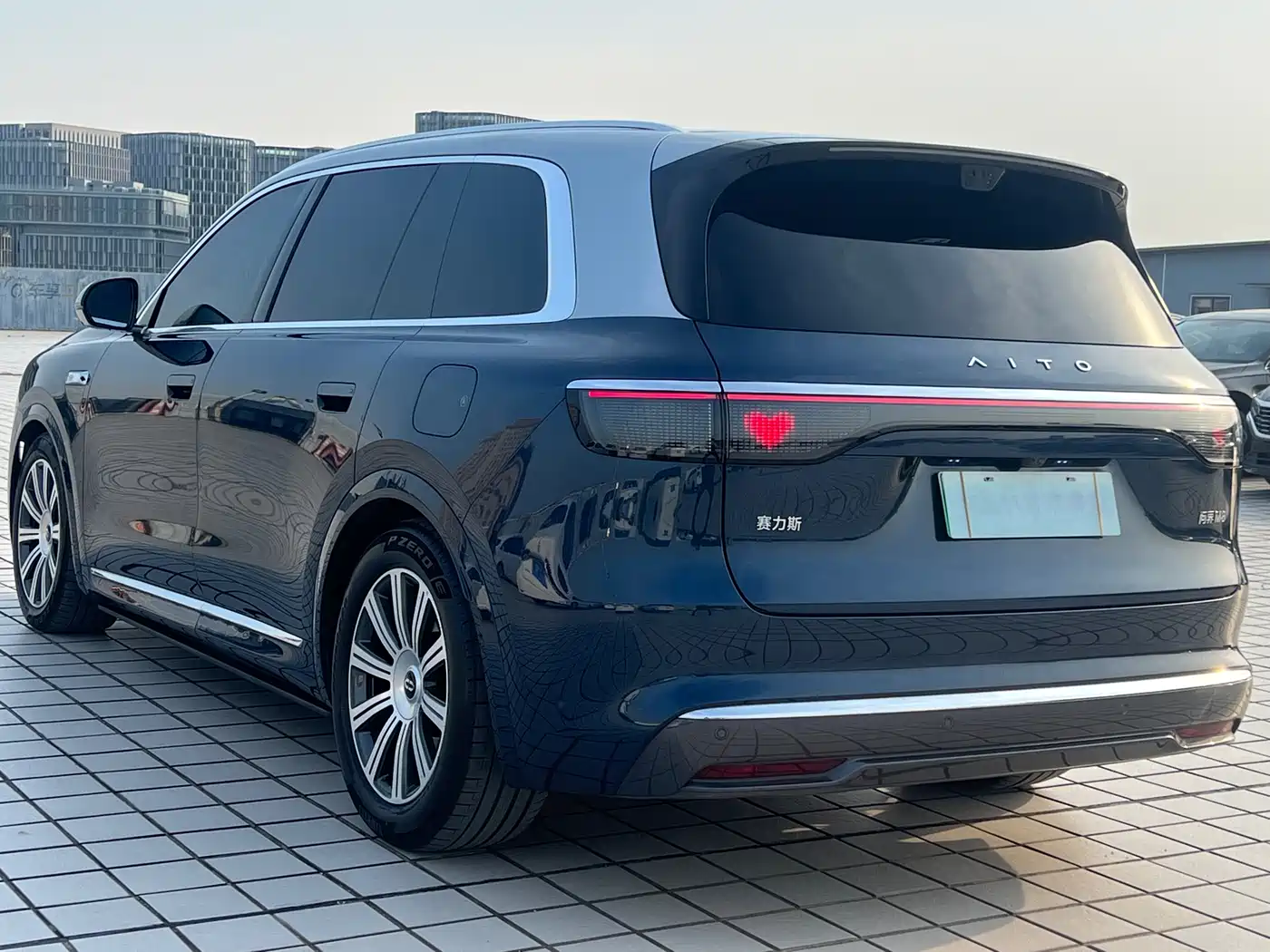 AITO Wenjie AITO M8 2025 Extended Range Ultra 53.4kWh 6-Seater фото 4