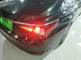 Фото 8 - Lexus ES