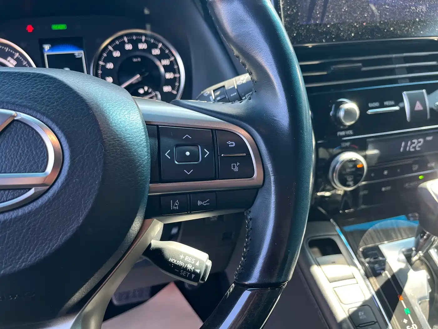 Lexus LM 2020 300h 4-Seat Imperial Edition фото 12