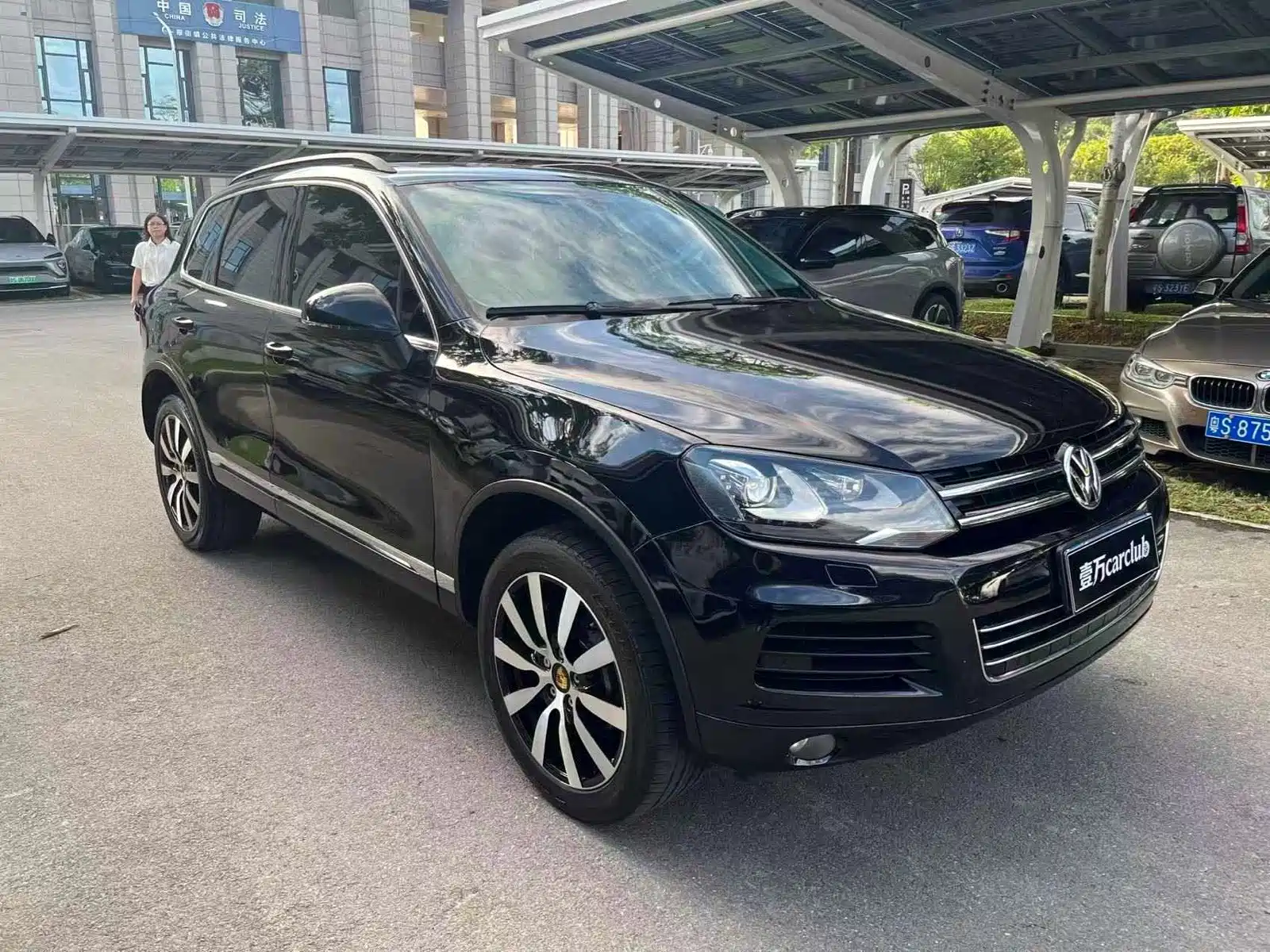Фото 3 - Volkswagen Touareg