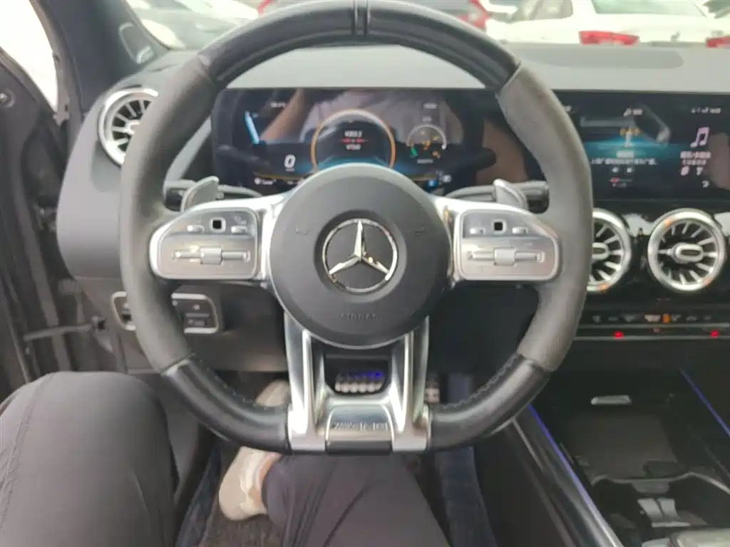 MERCEDES-BENZ GLA AMG