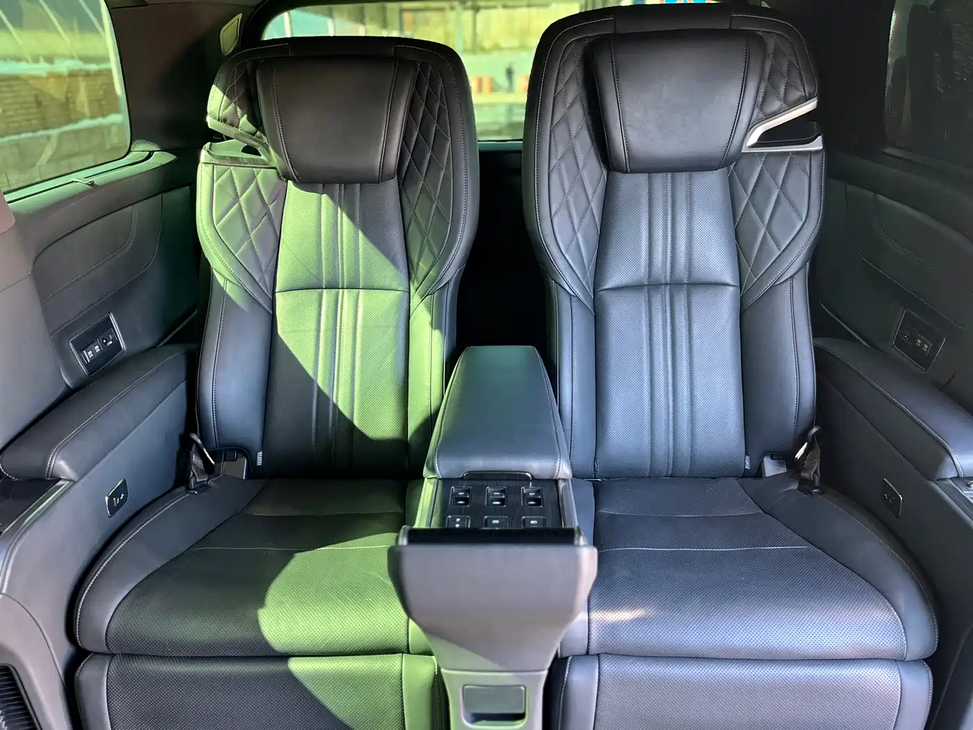 Lexus LM 2020 300h 4-Seat Imperial Edition фото 23