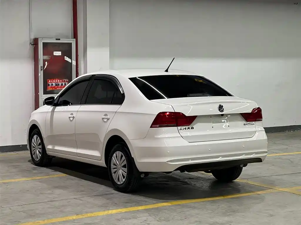 VOLKSWAGEN SANTANA
