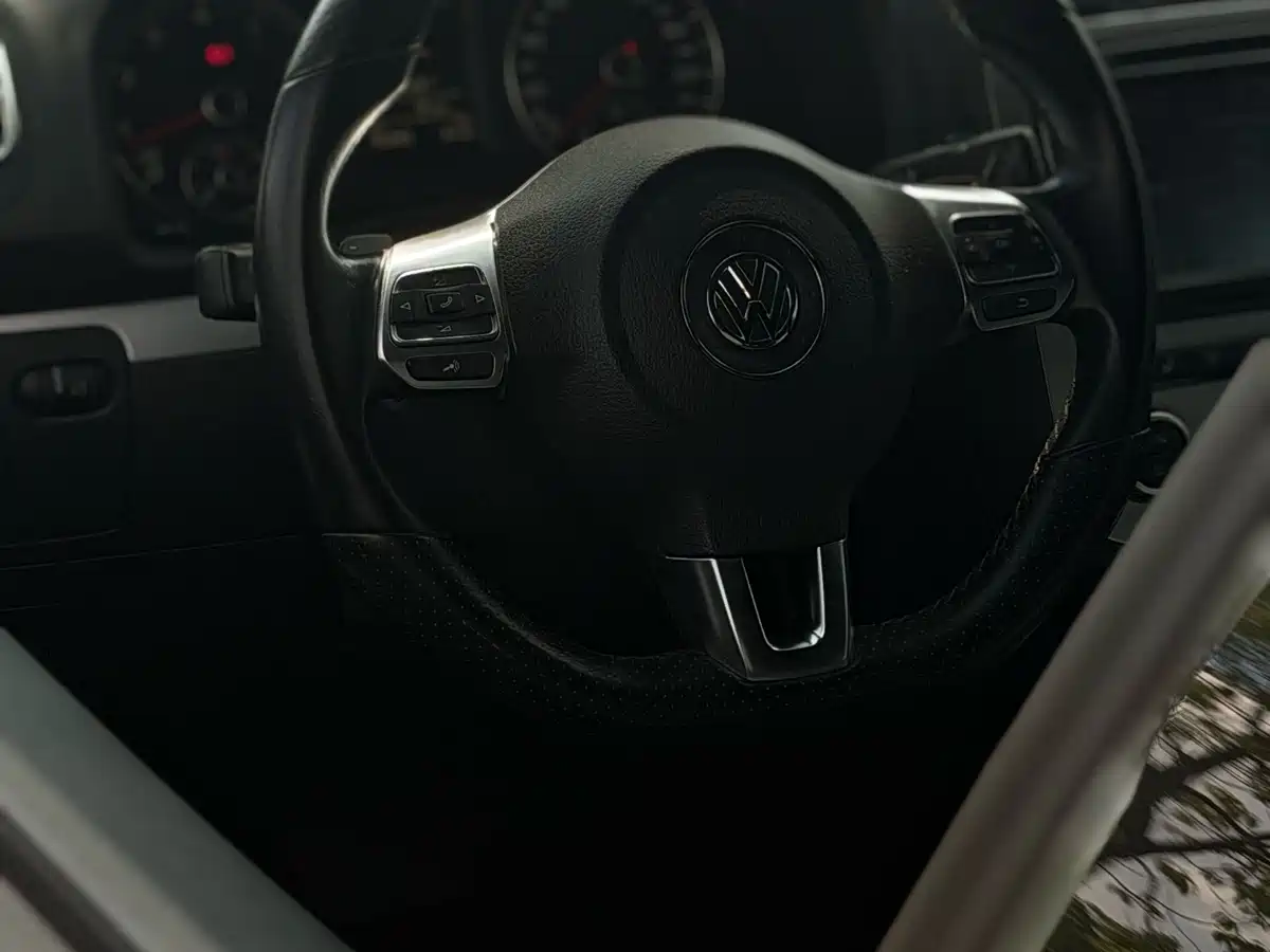 Photo 10 - Volkswagen Scirocco