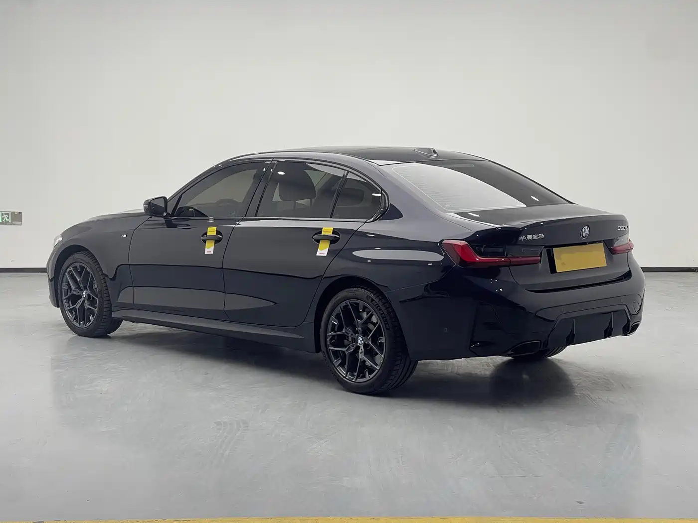 BMW 3 Series 2026 330Li M Sport Shadowline Package фото 7