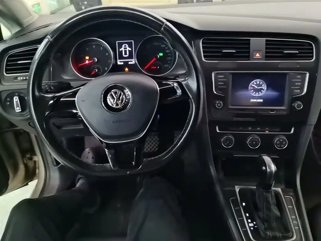 Volkswagen Golf 2017 1.6L Auto Comfort Millionth Edition фото 10