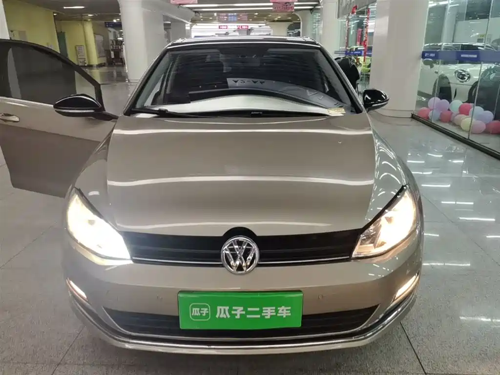 Volkswagen Golf 2017 1.6L Auto Comfort Millionth Edition фото 3