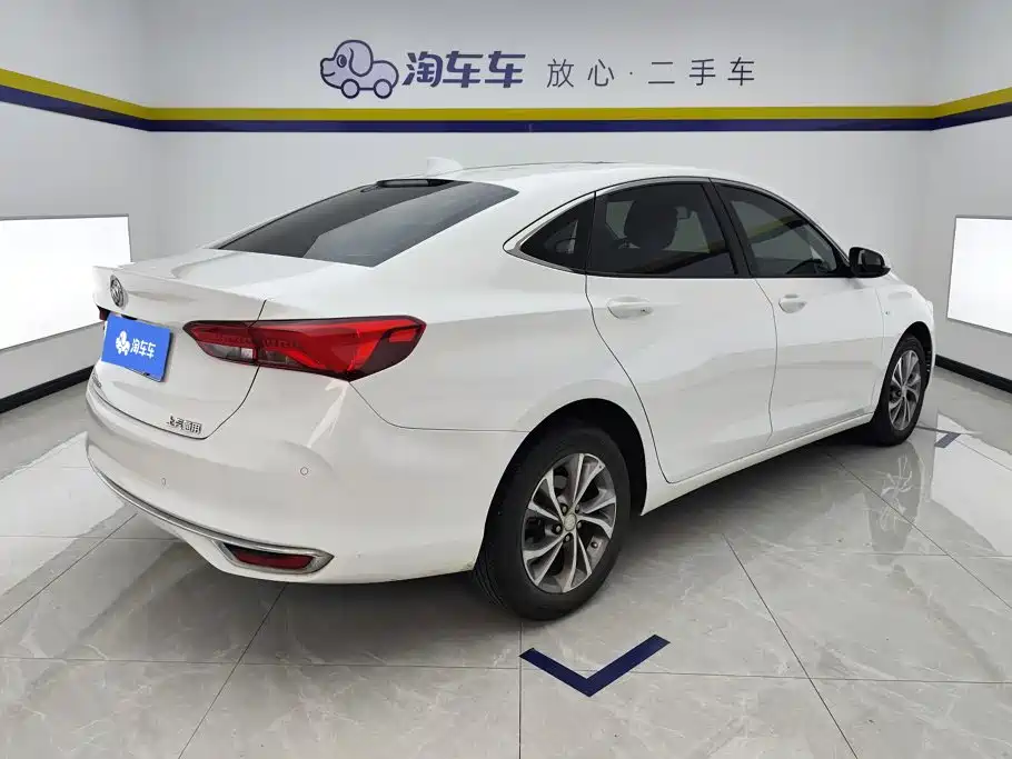 Photo 3 - Buick Verano