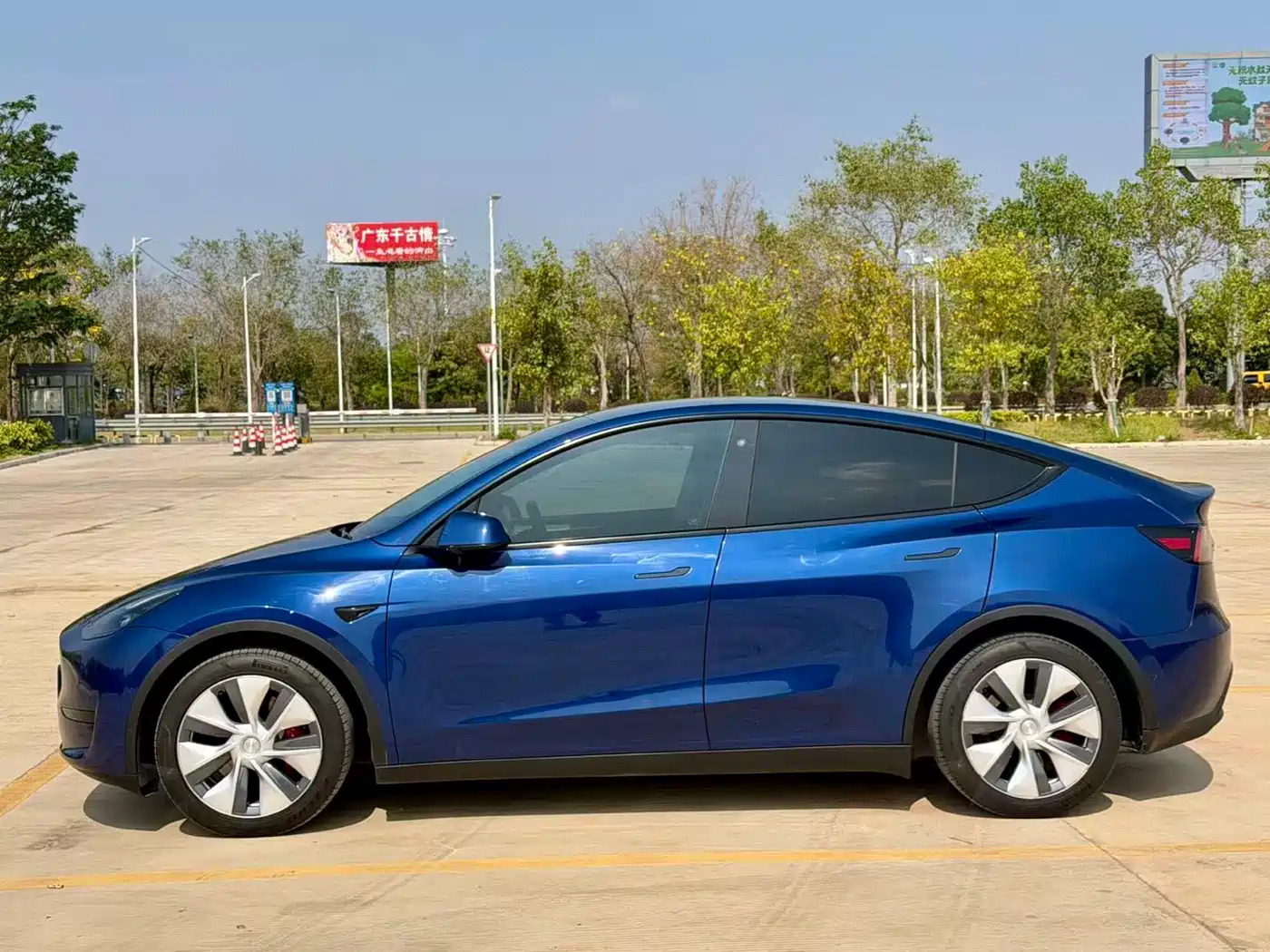 TESLA MODEL Y