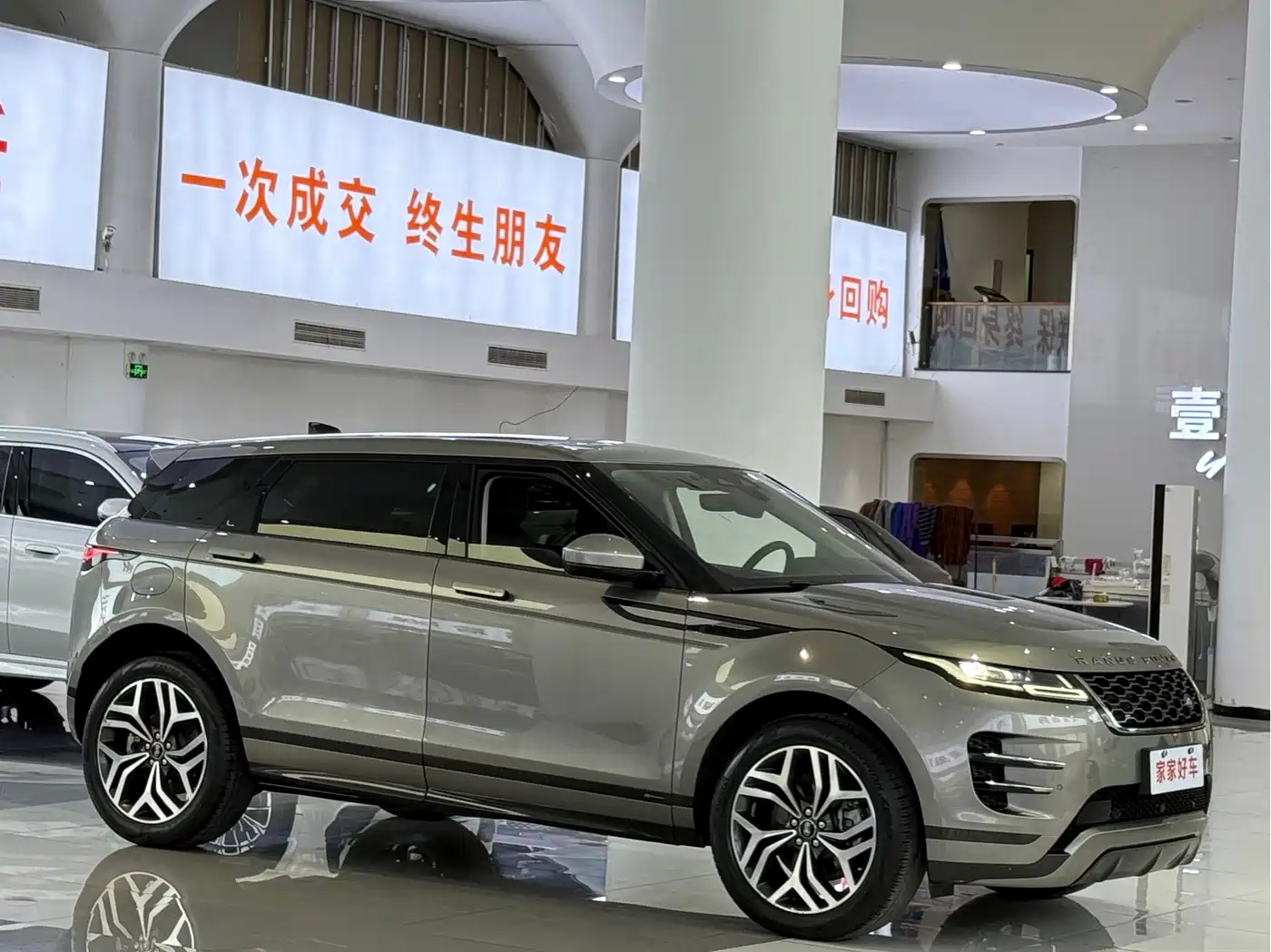Land Rover Range Rover Evoque 2021 Range Rover Evoque L 249PS R-Dynamic S Performance Edition фото 3