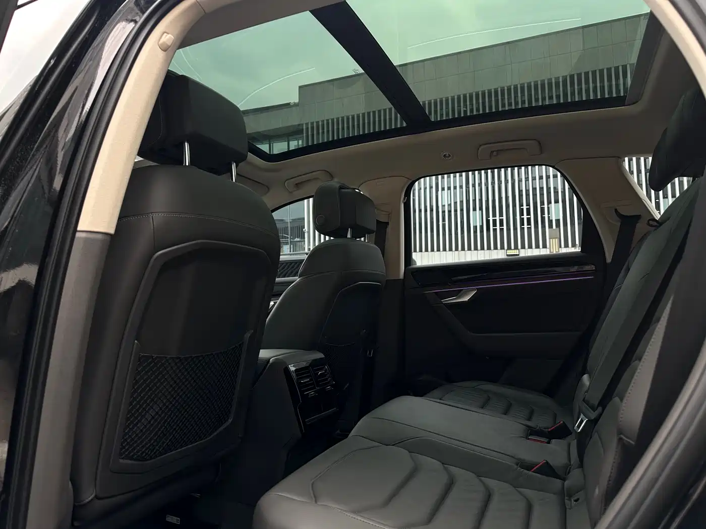 Volkswagen Touareg 2019 3.0TSI Sharp Edge Edition China VI фото 17